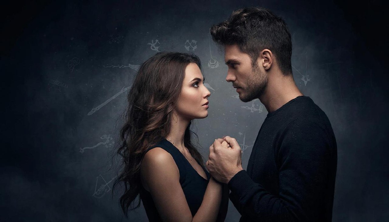 Эмоциональная сцена ревности и контроля в паре